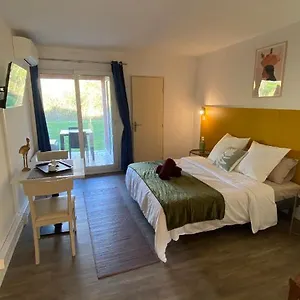 Joli 27m2 Oasis Provencale En Village En Camargue Appartement